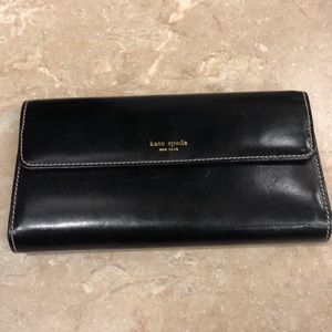 Kate Spade: black patent leather wallet